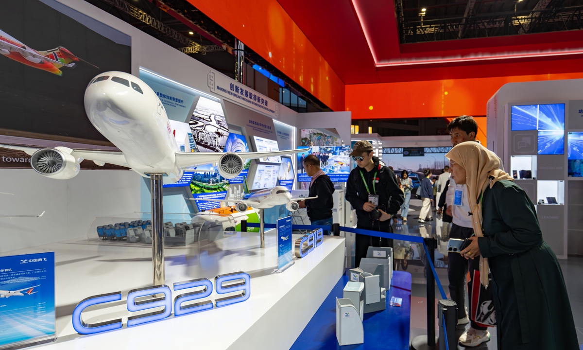 Visitors view models of C919 and C929 aircraft at the China Pavilion during the 7th China International Import Expo in Shanghai on November 9, 2024. Photo:VCG