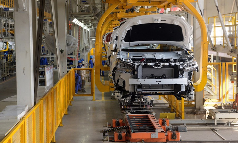 Workers work on the assembly line at a factory of vehicle manufacturer BYD Auto in Xi'an, northwest China's Shaanxi Province, Feb. 25, 2020.(Photo: Xinhua)