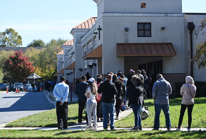 记者手记|美政府“停摆”三周 联邦雇员排队领食品救济(4) 记者手记|美政府“停摆”三周 联邦雇员排队领食品救济(4)