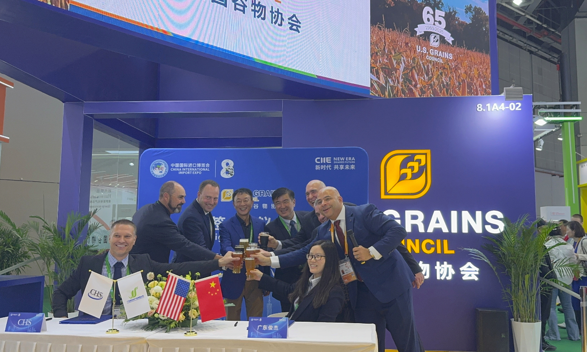 Executives from the US Grains Council, American agribusiness, and a Chinese agricultural firm raise their glasses to celebrate a newly signed orders at the 8th China International Import Expo in Shanghai on November 6, 2025. Photo: Tu Lei/GT
